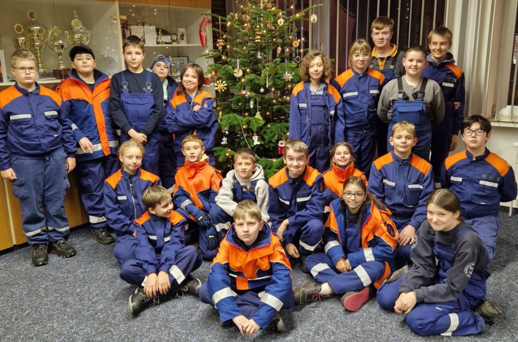 2025.11.26_Baum_schmuecken