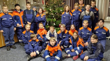 2025.11.26_Baum_schmuecken