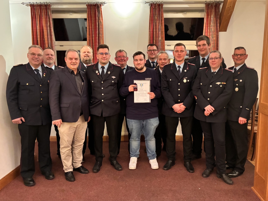 v.l.: Frank Hattendorf, Torsten Ziegler, Yves Nagel, Florian Reinke, Alexander Oebker, Thomas Heuermann, Tamino Oebker, Nico Sparkuhl, Klaus Corleis, Markus Lichtenberg, Sascha Apels, Jana Siemers, Björn Sienknecht